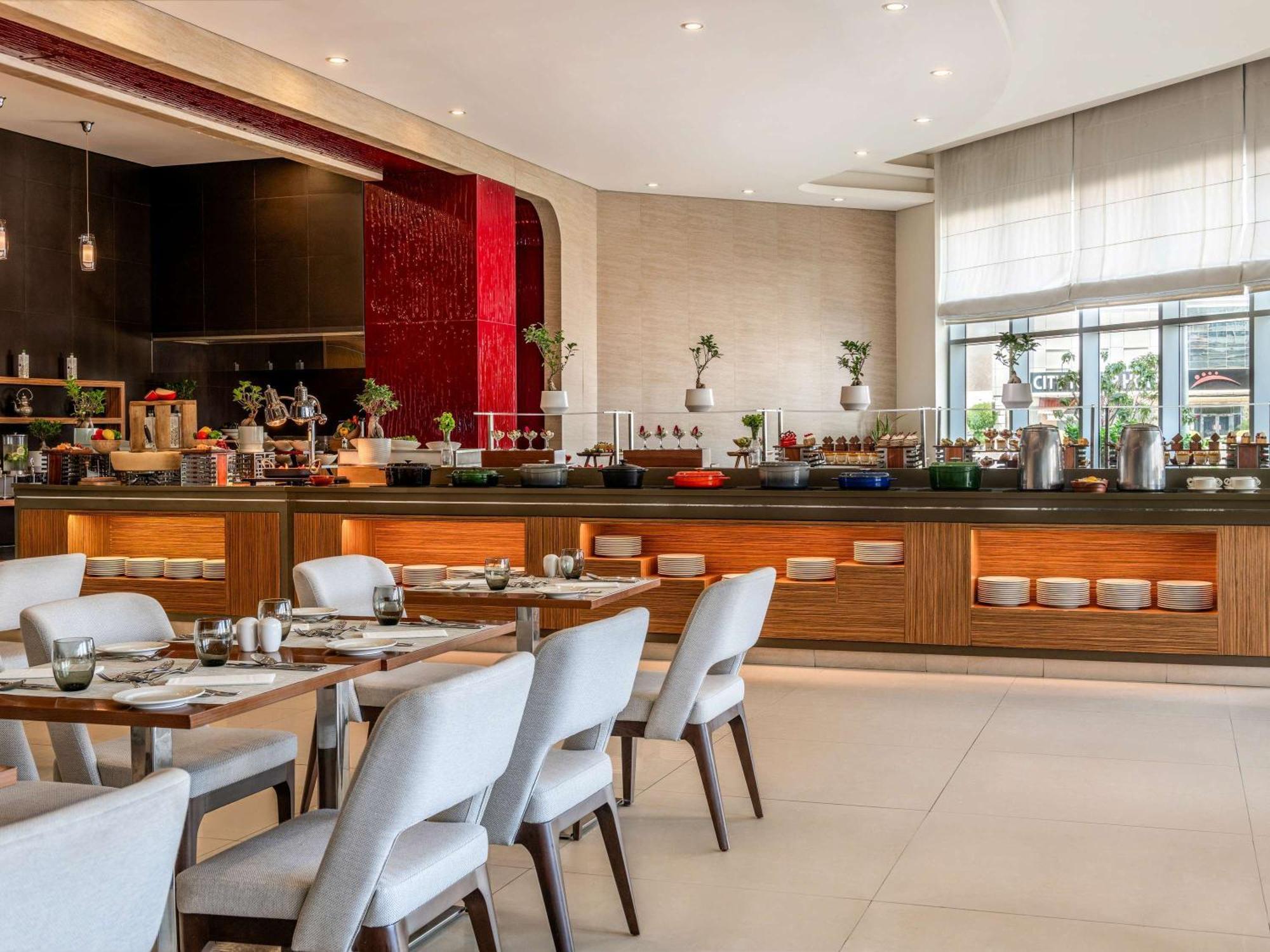 Aparthotel Adagio Fujairah Bagian luar foto