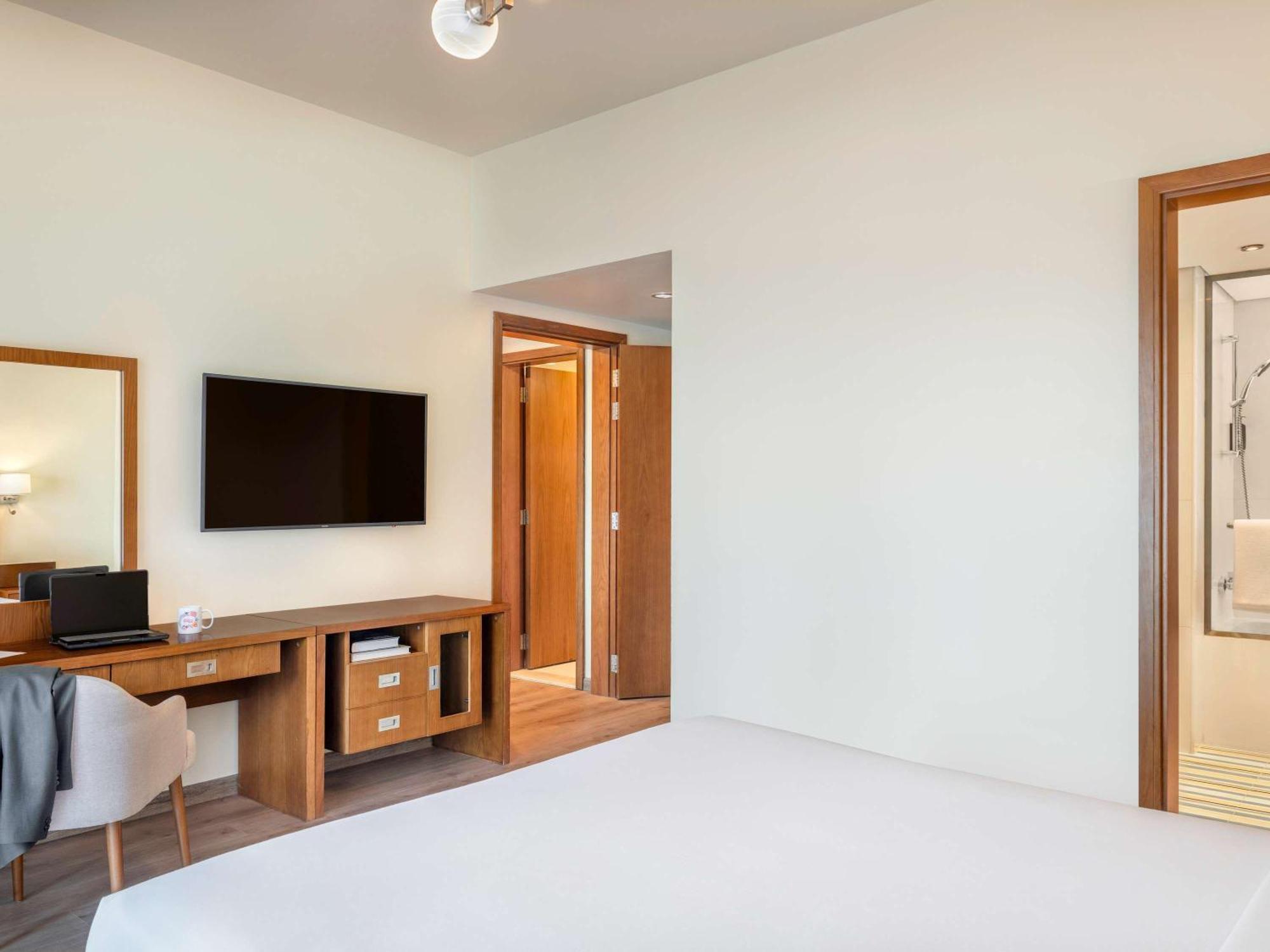 Aparthotel Adagio Fujairah Bagian luar foto